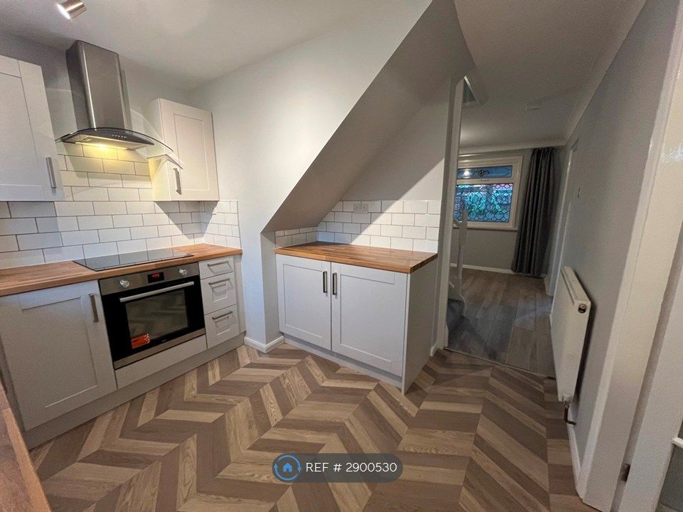 Property photo 3 of 14 Kitchen