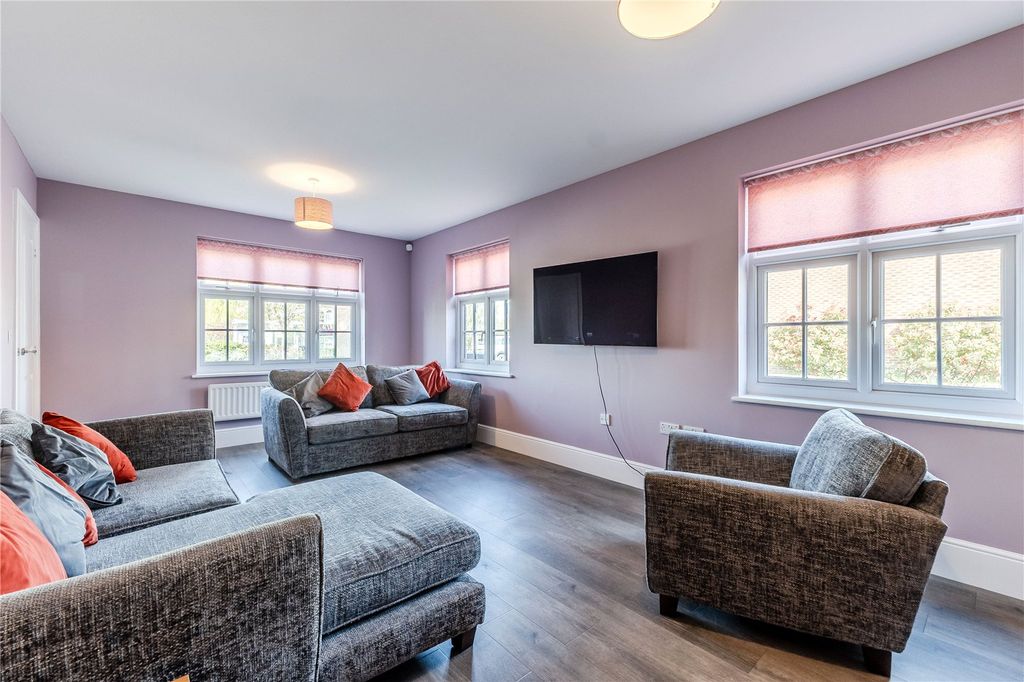 Property photo 2 of 21 Picture No. 16