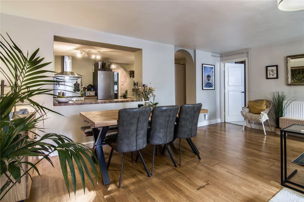 Property photo 3 of 34 Picture No. 14