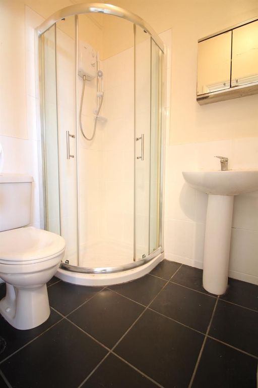 Property photo 2 of 4 Bathroom
