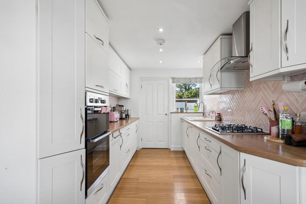 Property photo 3 of 16 Kitchen