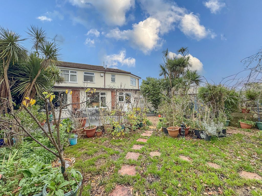 Property photo 2 of 25