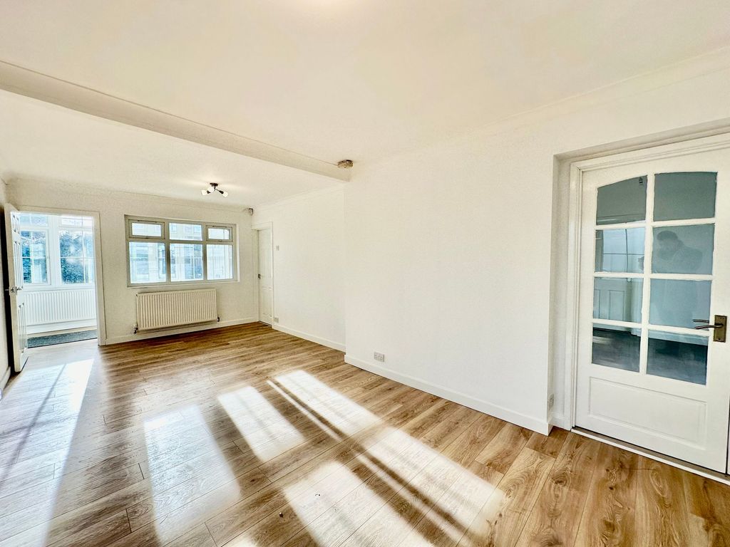 Property photo 2 of 14 Living Room