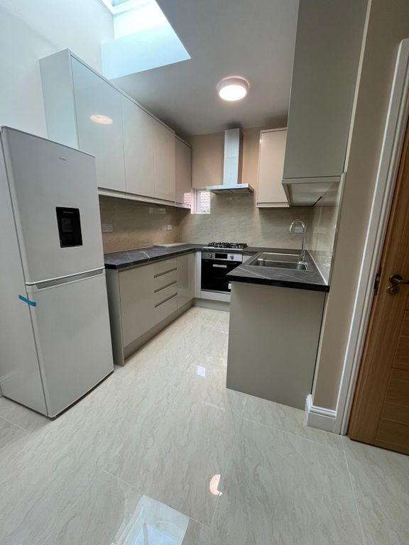 Property photo 1 of 9 3 Bed Flat To Rent Kensington Avenue, London E12 6Nw