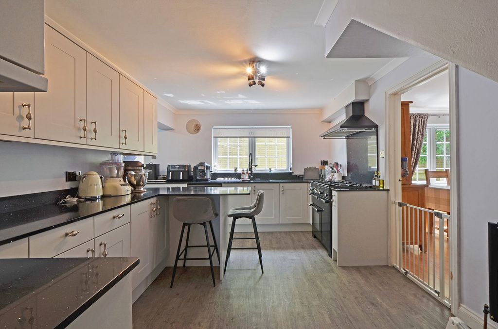 Property photo 3 of 31