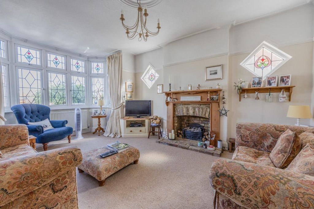 Property photo 2 of 27