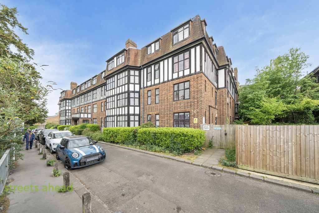 Property photo 2 of 14 3Ddc091E-1030-493...
