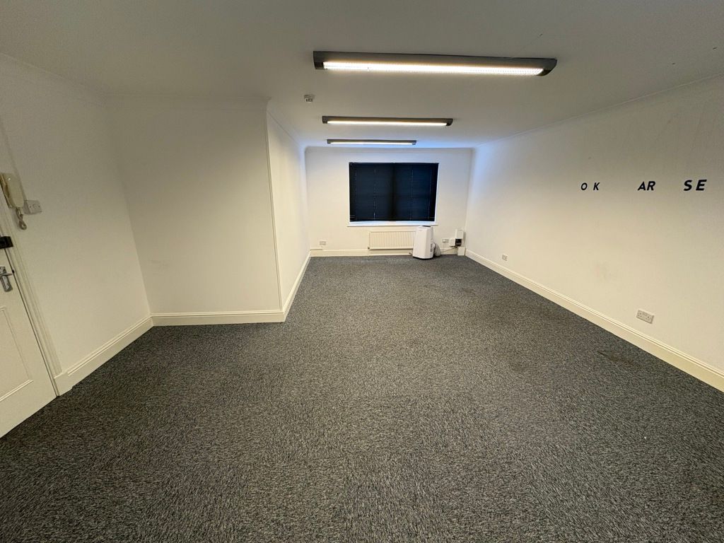 Property photo 3 of 8 Photo 13