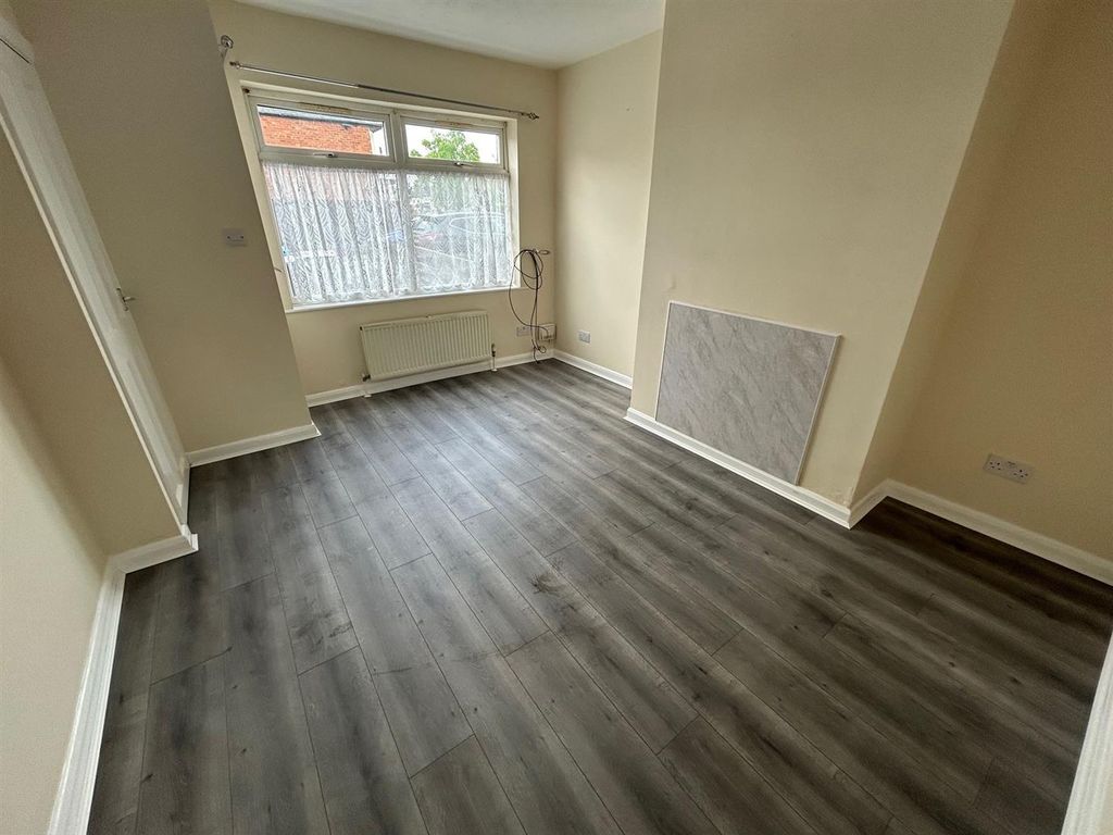 Property photo 2 of 7 Lounge 2024.Jpg