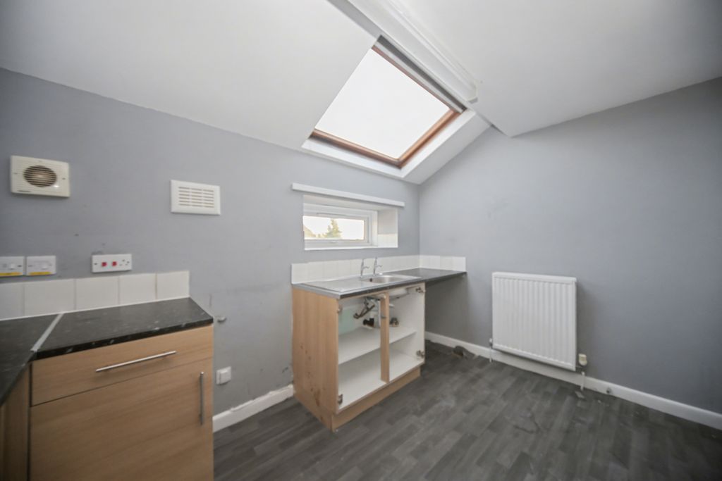 Property photo 3 of 12 32C Park Road, Chorley, Lancashire Pr7 1Qu