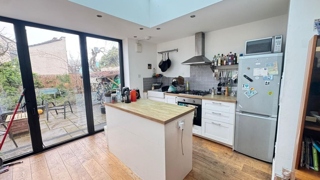 Property photo 2 of 16 Kitchen 1.3.Jpeg