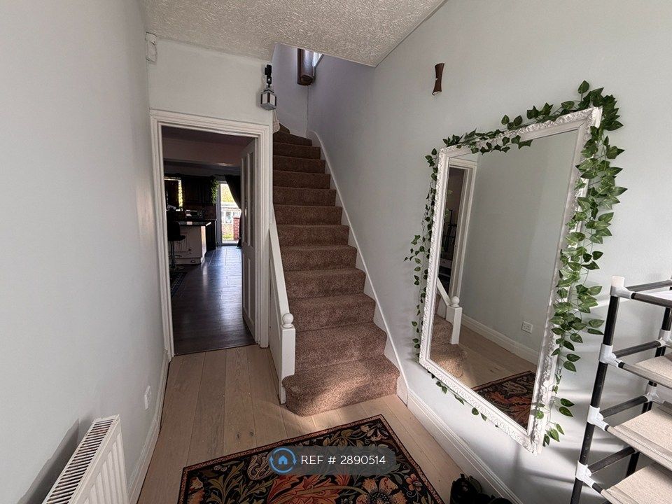 Property photo 2 of 22 Front Landing