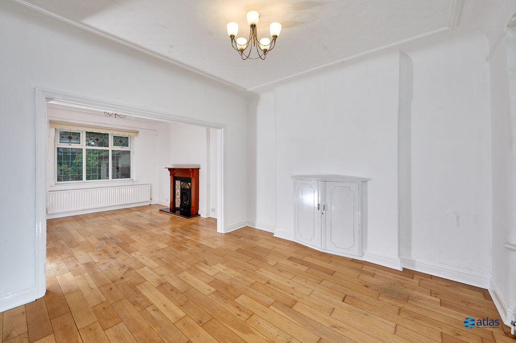 Property photo 3 of 16 Lounge/Dining Area