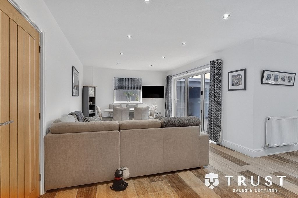Additional image 15 of 4 bed detached house for saleDuxbury Gardens, Liversedge WF15