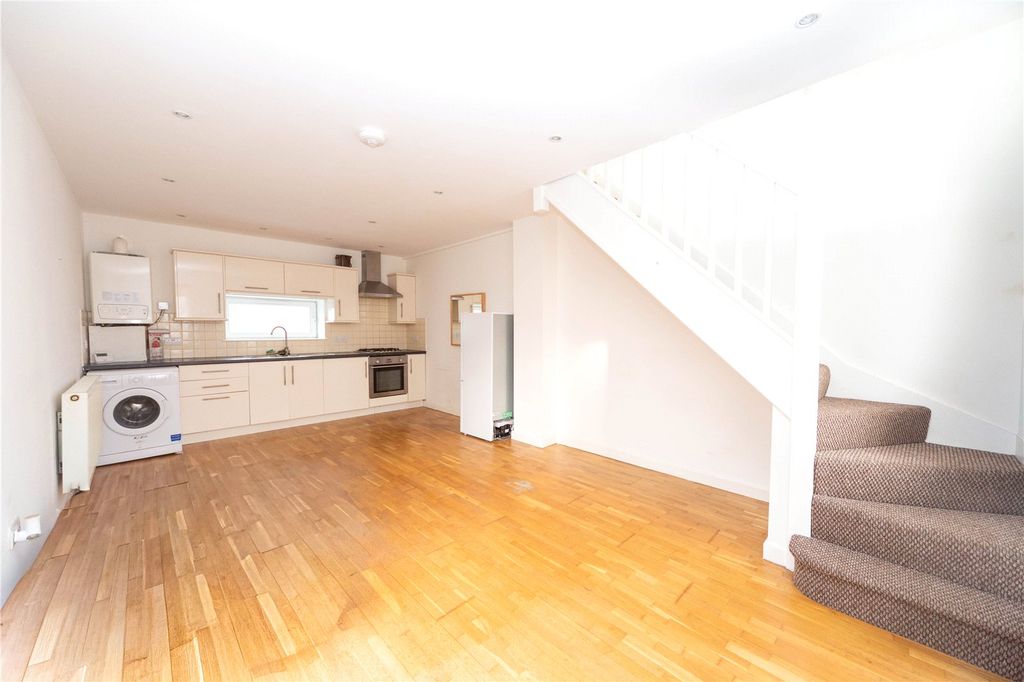 Property photo 2 of 11 Picture No. 04