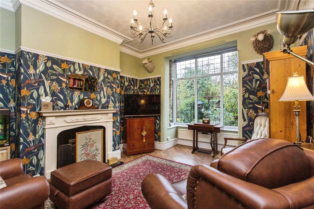 Property photo 3 of 22 Lounge