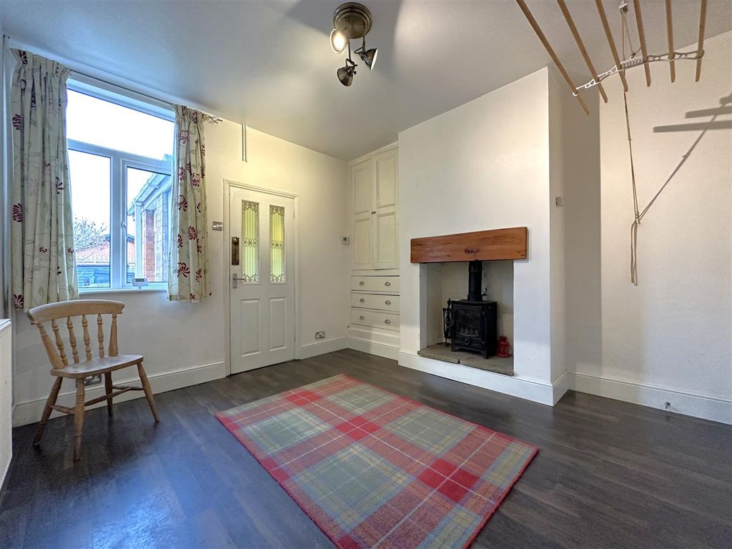 Property photo 2 of 18 Dining Room 995