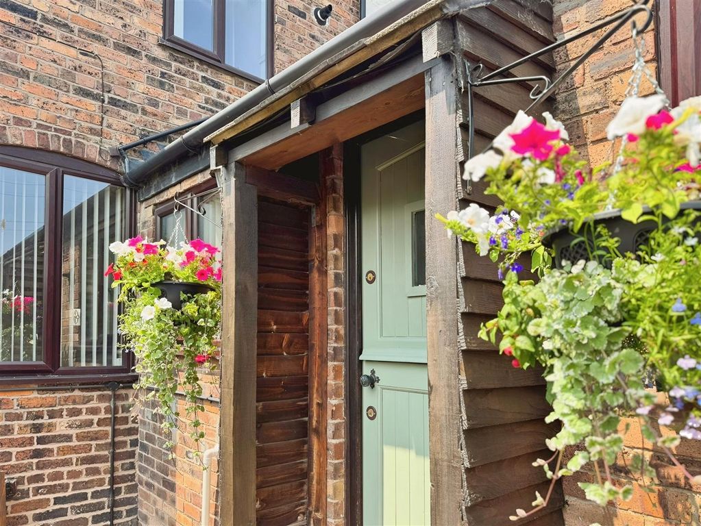 Property photo 2 of 18 Outside