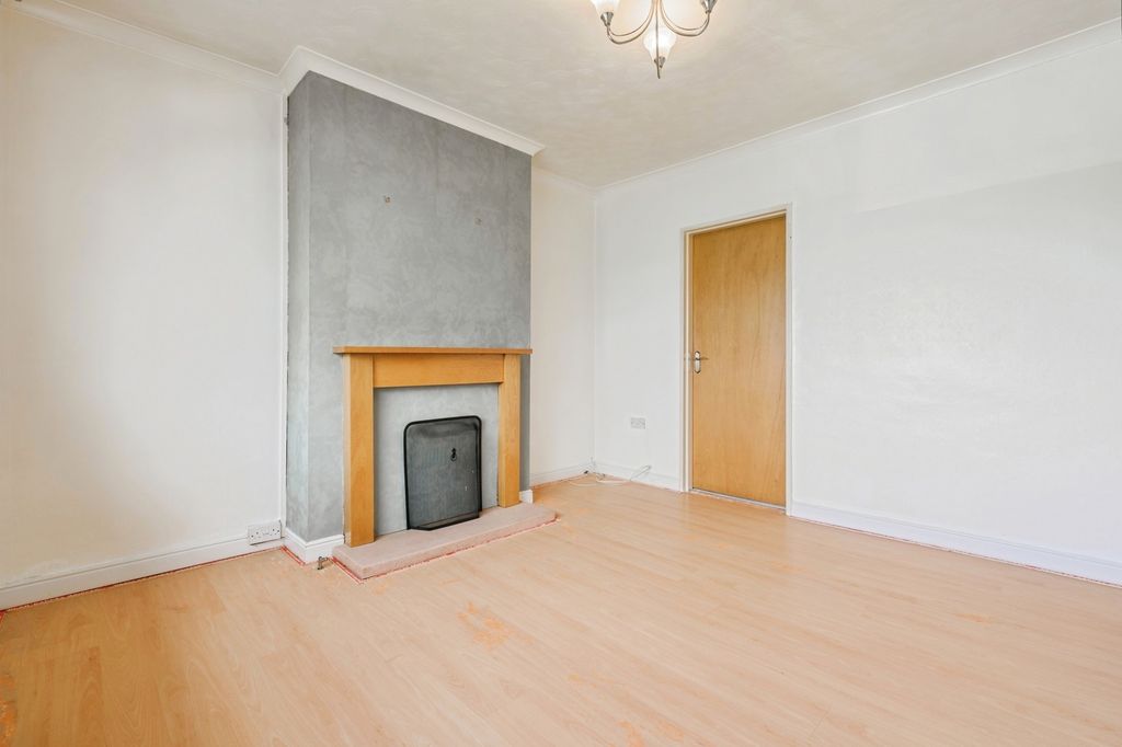 Property photo 3 of 17 Photo