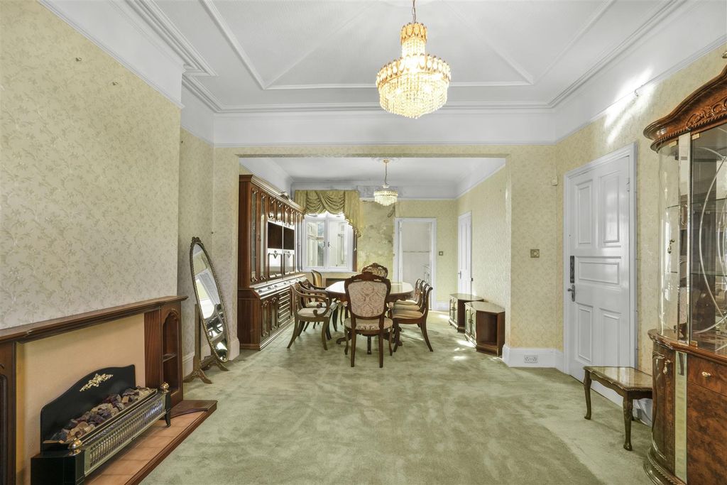 Property photo 2 of 15 Wavendon Avenue, W4 - For Sale