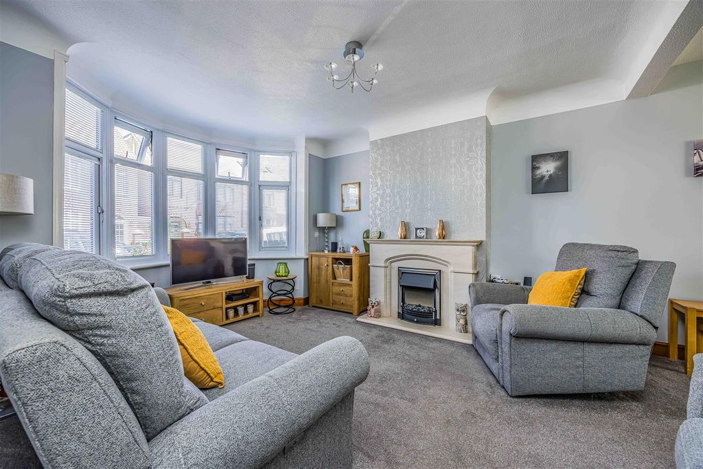 Property photo 2 of 21 4 Wesley Grove, Copnor-Small-Porticomarketing-Sold