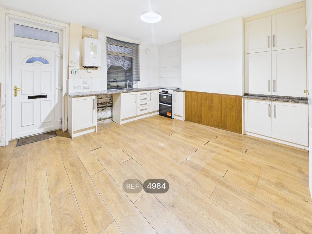 Property photo 2 of 7 Kitchen