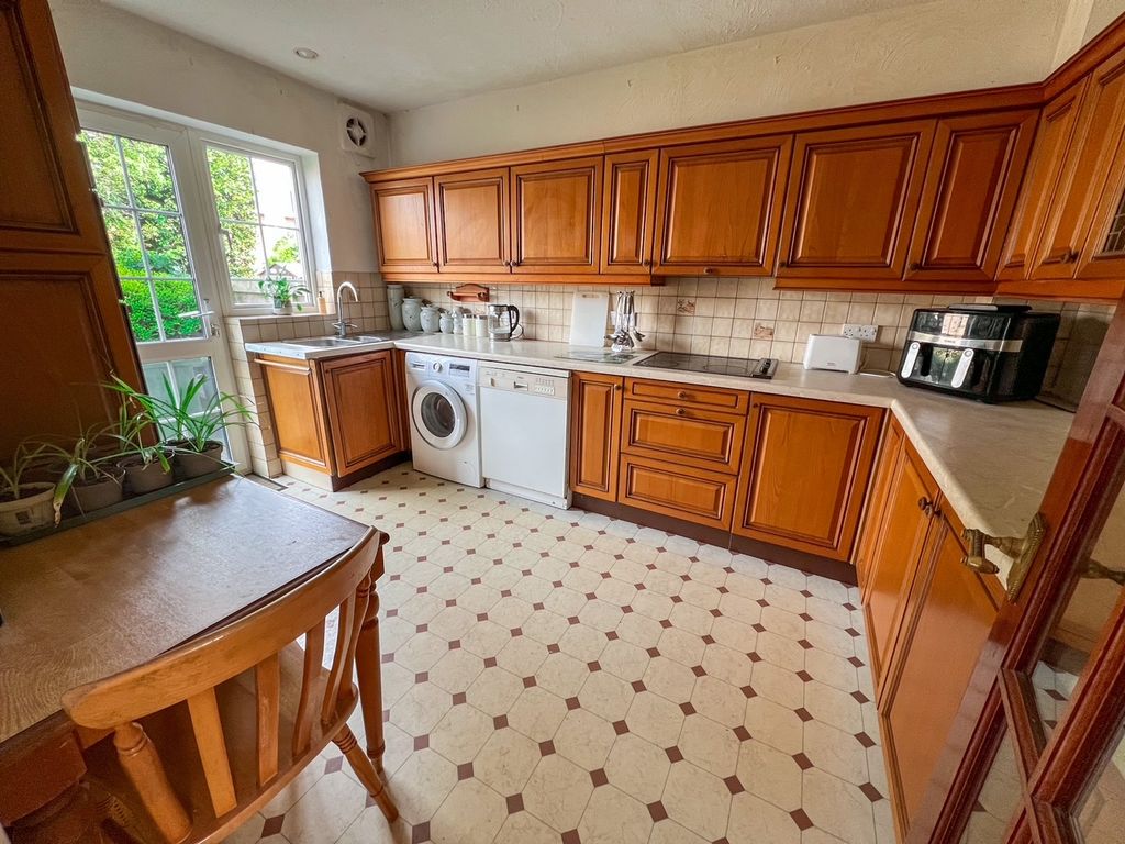 Property photo 2 of 31