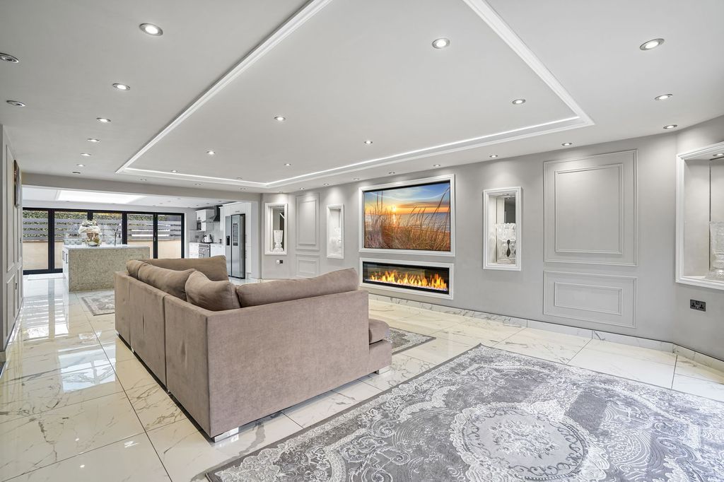 Property photo 3 of 24