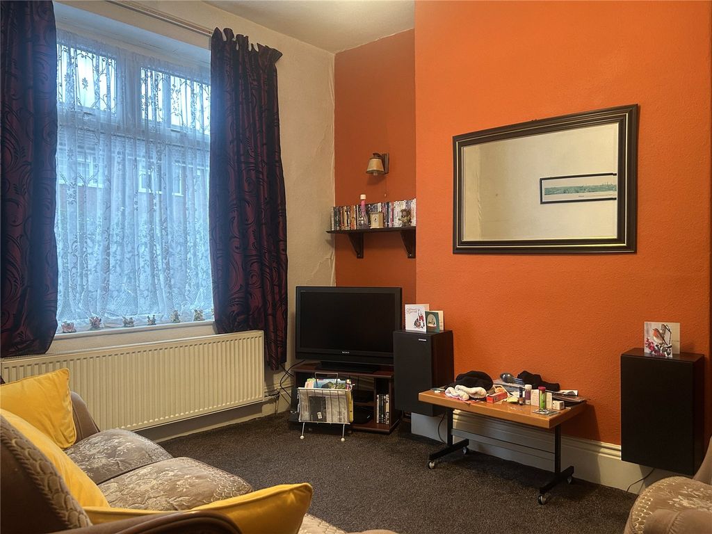 Property photo 2 of 18 Lounge