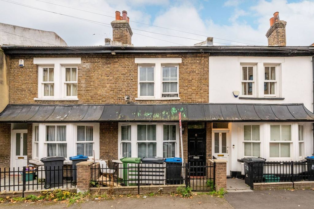 Property photo 2 of 6