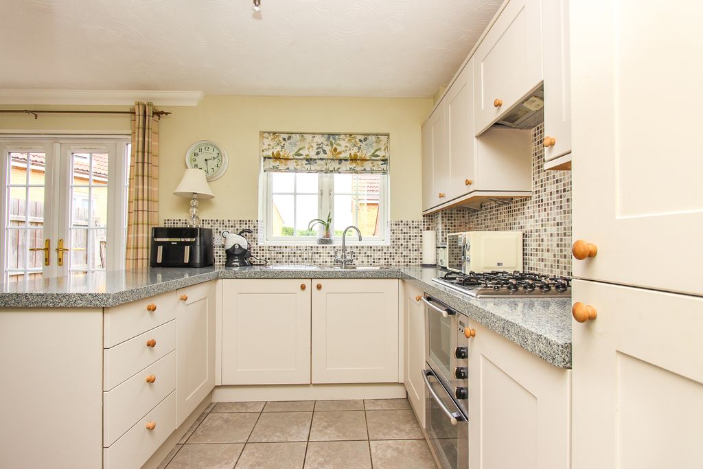 Property photo 3 of 17 Kitchen Area