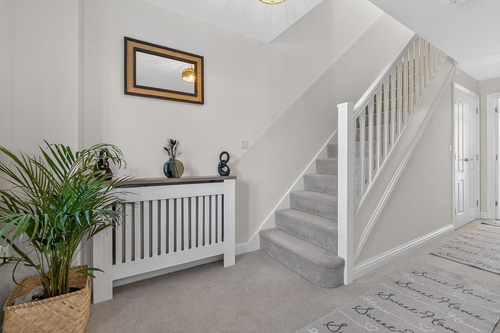 Property photo 2 of 31