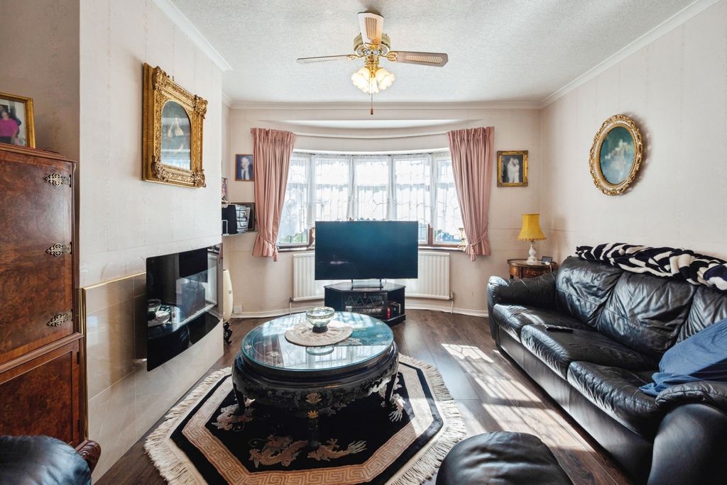Property photo 3 of 26 Pbox-Img.Jpg