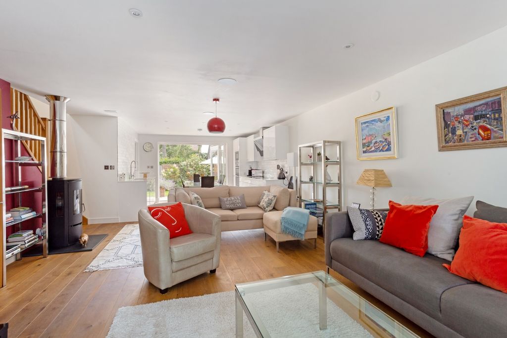 Property photo 2 of 22 4 Cromwell Garden...