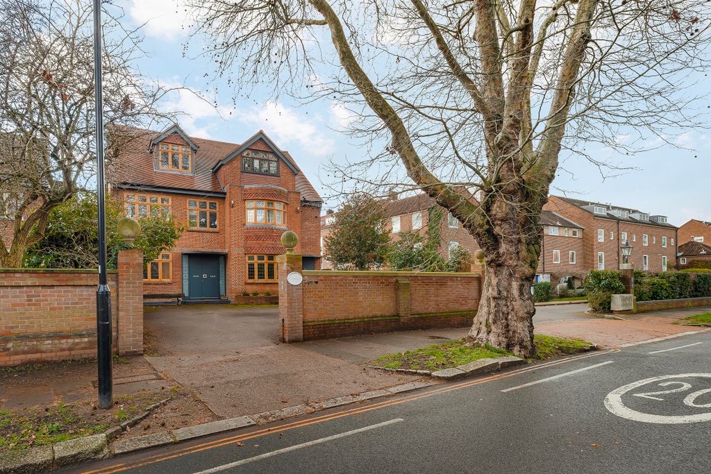 Property photo 1 of 12