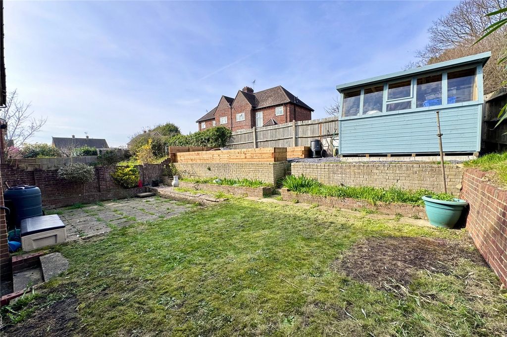 Property photo 2 of 9 Garden