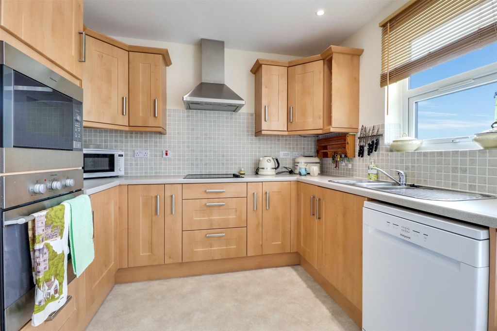 Property photo 3 of 23 Picture No. 11