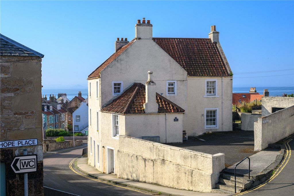 Property photo 1 of 22 Station Road