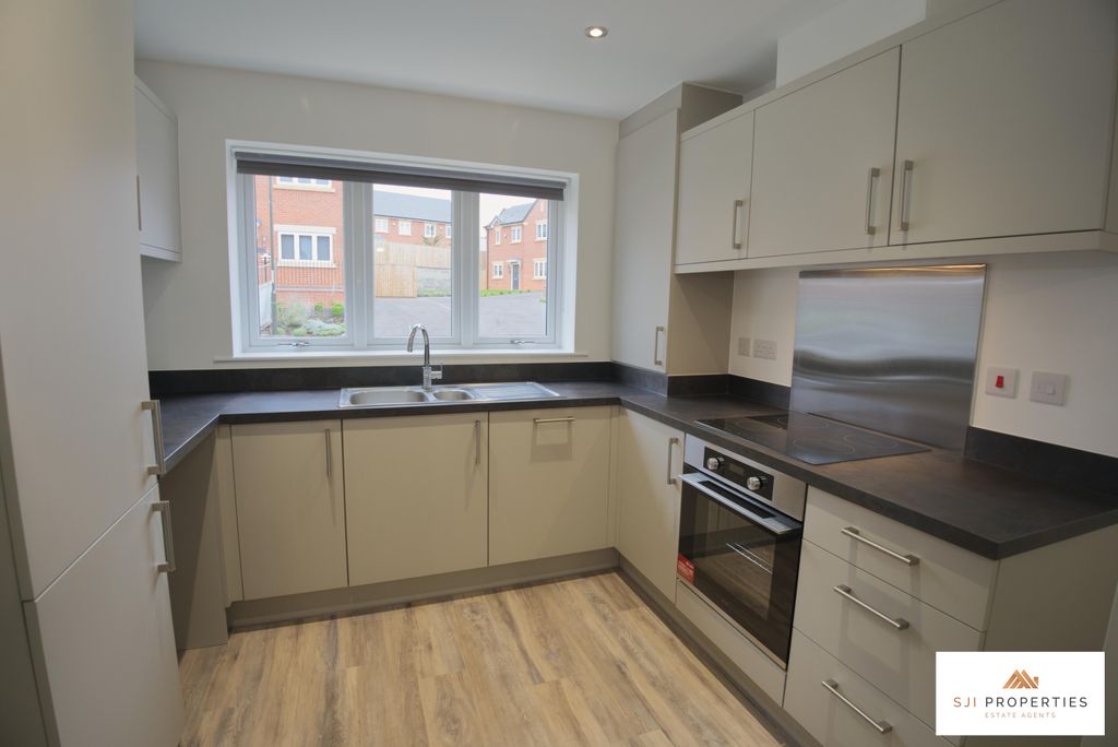 Property photo 3 of 22 Kitchen