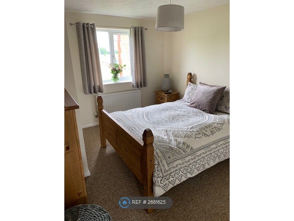 Property photo 2 of 6 Main Bedroom