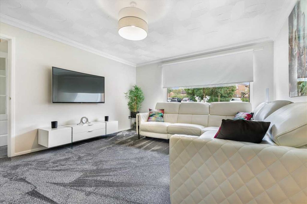 Property photo 3 of 26 Lounge (2)