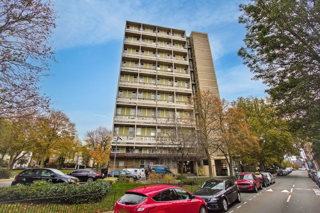 Property photo 2 of 10 Flat 67, Edinburgh House, 155 Maida Vale, London, W9 1Qt