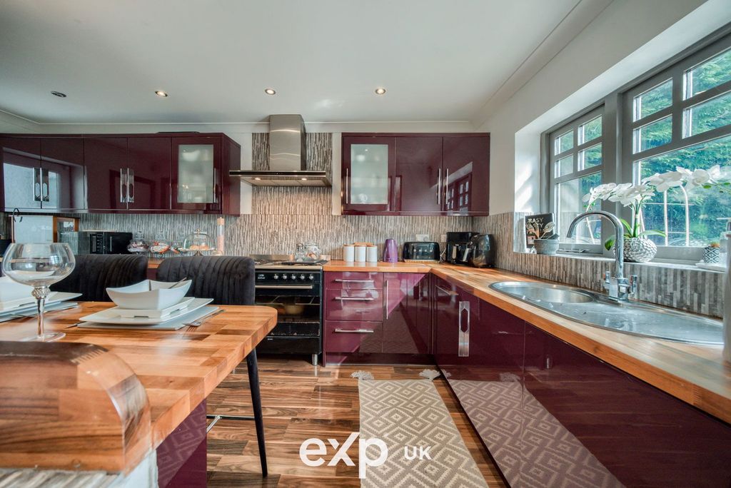 Property photo 2 of 34