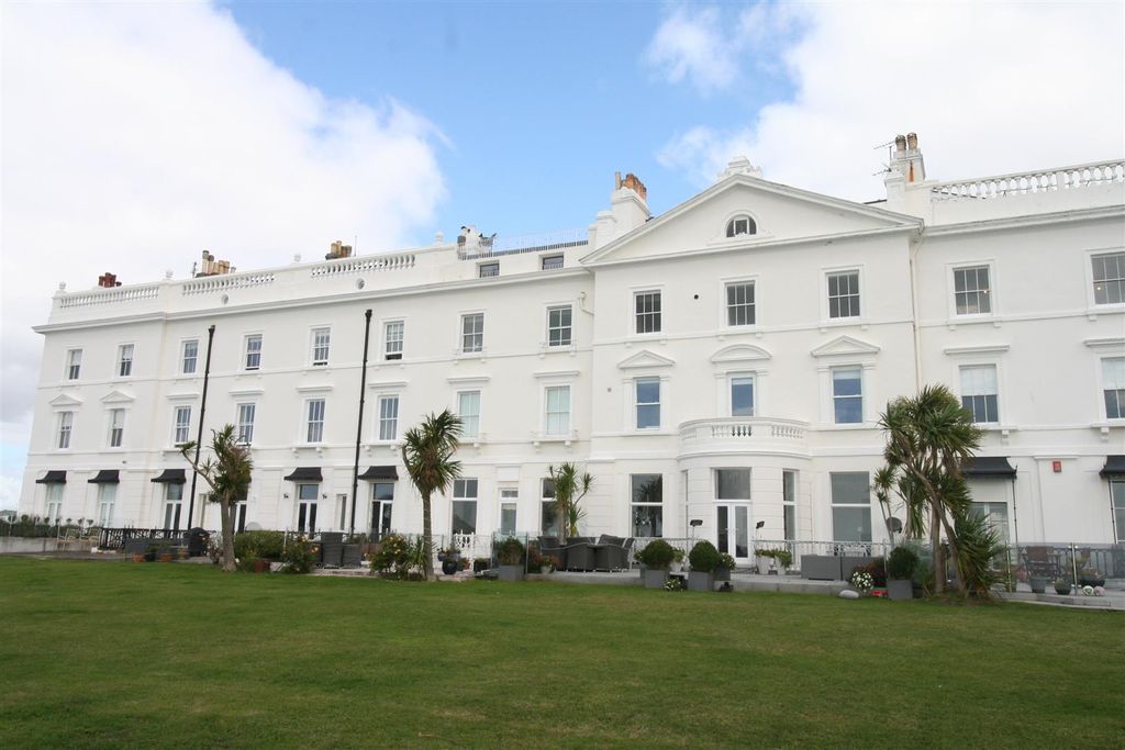 Property photo 1 of 11 Seafront