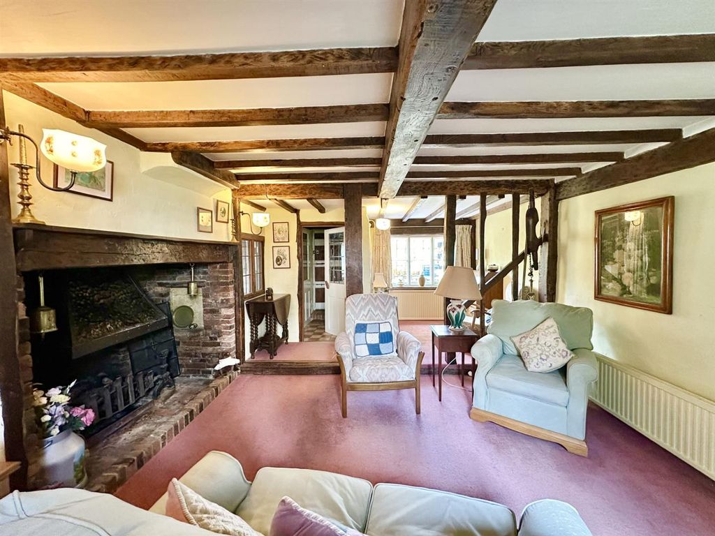 Property photo 2 of 21 .