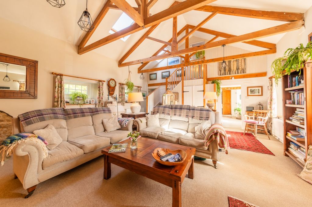 Property photo 2 of 15 Castlecottage-Tps-41