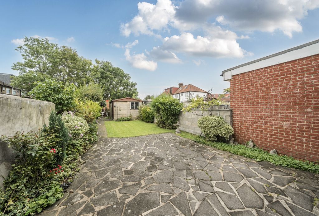 Property photo 3 of 13 1356090-2-68Cabbd...