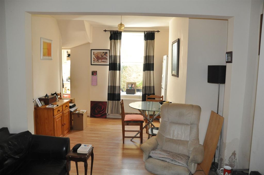 Property photo 3 of 9 Lounge / Diner