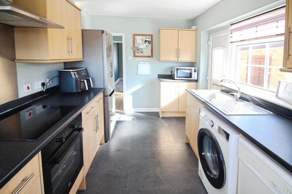Property photo 3 of 15 Kitchen