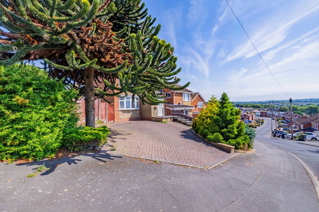Property photo 2 of 45